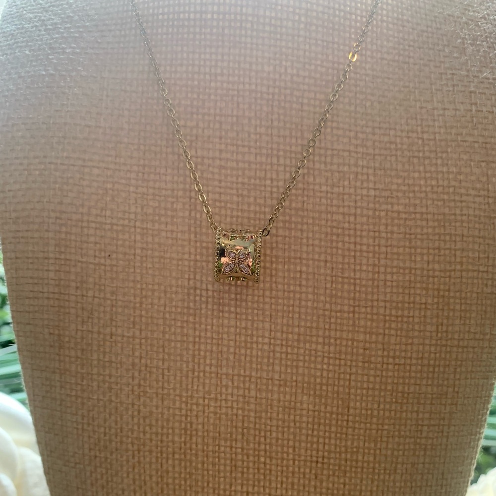Elegant Gold Butterfly Pendant Necklace - Picture 10 of 12